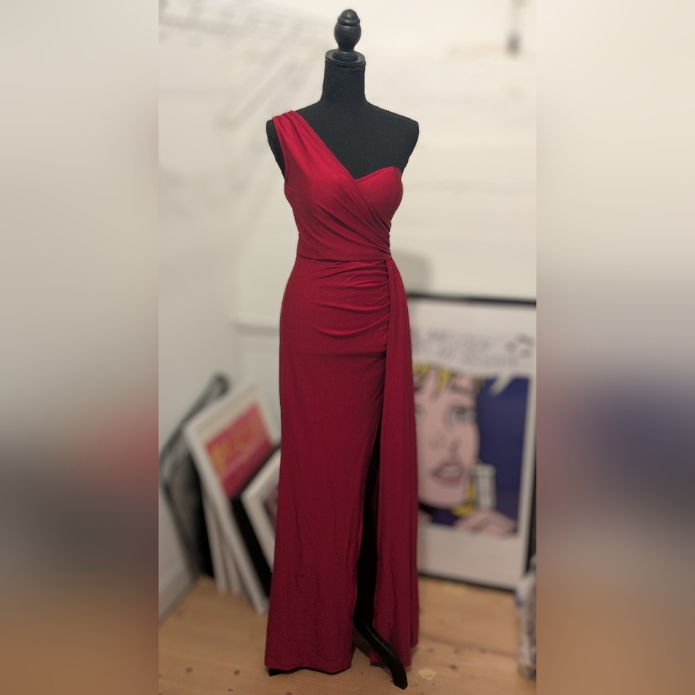 Elegant Red One-Shoulder Evening Dress